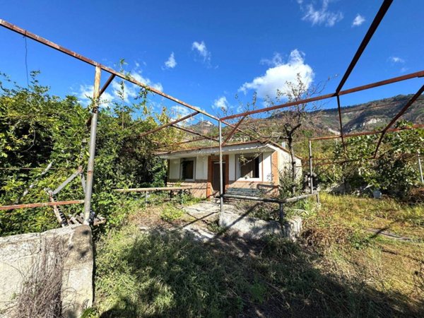 casa indipendente in vendita a Sarno