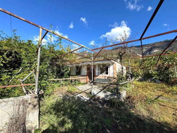 casa indipendente in vendita a Sarno