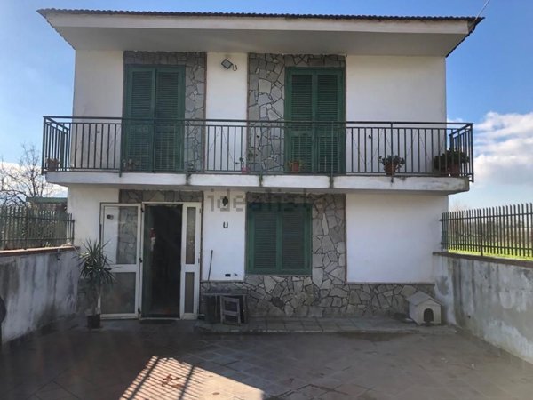 casa indipendente in vendita a Sarno