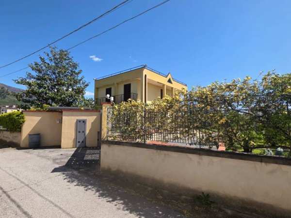 casa indipendente in vendita a Sarno