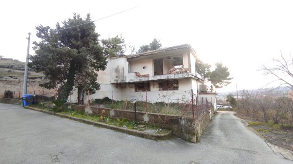 casa indipendente in vendita a Sarno