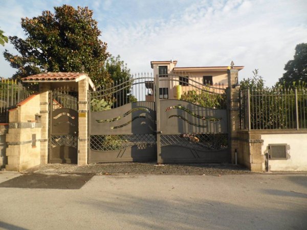 casa indipendente in vendita a Sarno