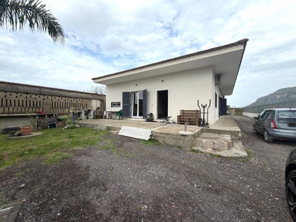 casa indipendente in vendita a Sarno