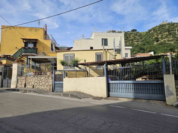 casa indipendente in vendita a Sarno