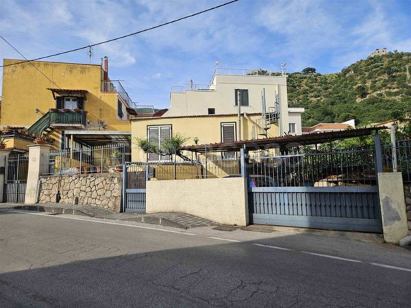 casa indipendente in vendita a Sarno