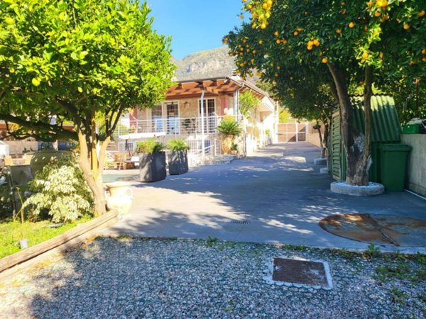 casa indipendente in vendita a Sarno