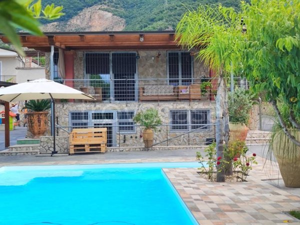 casa indipendente in vendita a Sarno in zona Episcopio