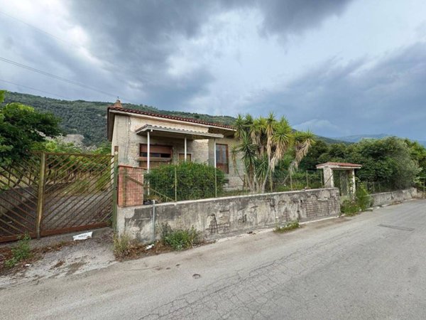 casa indipendente in vendita a Sarno