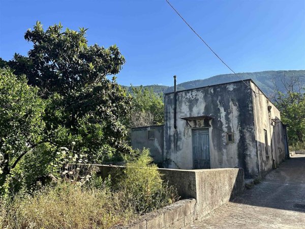 casa indipendente in vendita a Sarno