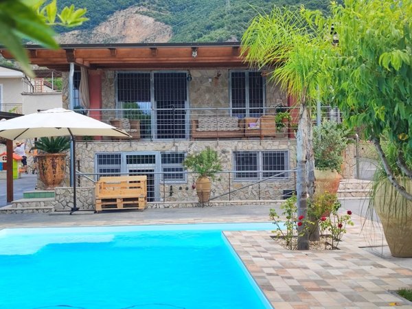 casa indipendente in vendita a Sarno in zona Episcopio