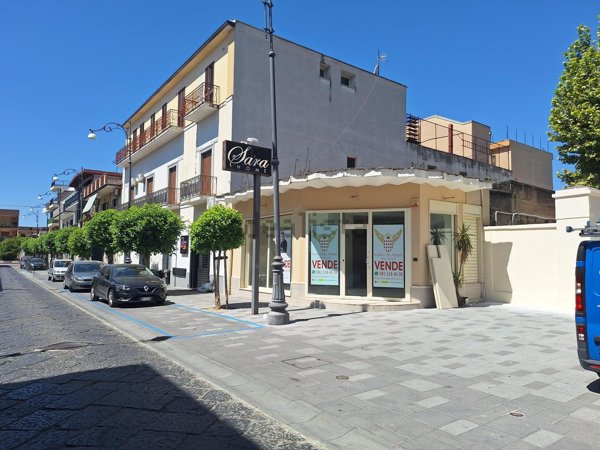 locale commerciale in vendita a Sarno