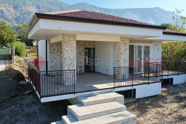 casa indipendente in vendita a Sarno in zona Episcopio