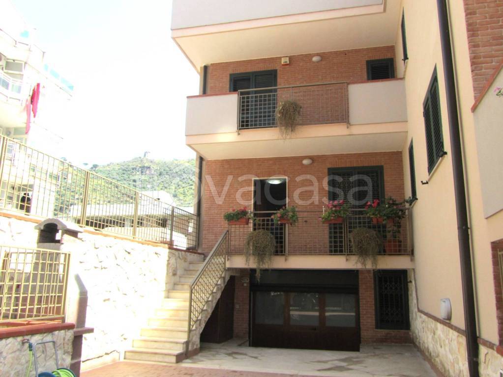 casa indipendente in vendita a Sarno