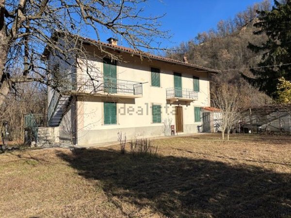esavano in vendita a Clavesana