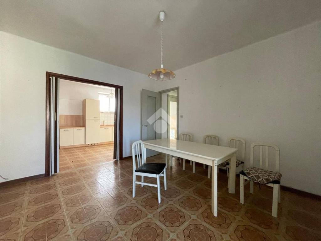 casa indipendente in vendita a Clavesana in zona Sbaranzo