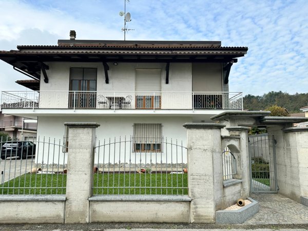 casa indipendente in vendita a Clavesana