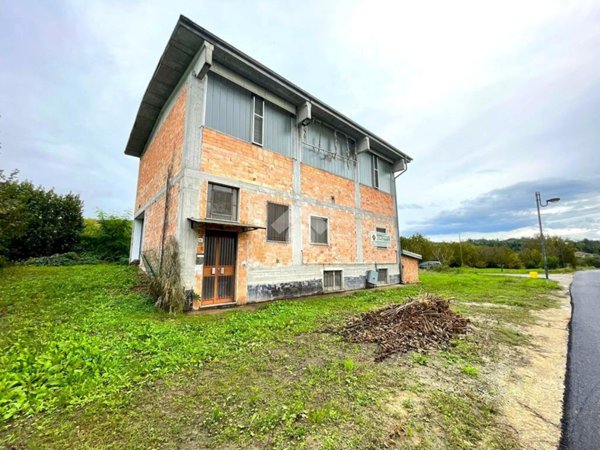 locale di sgombero in vendita a Clavesana