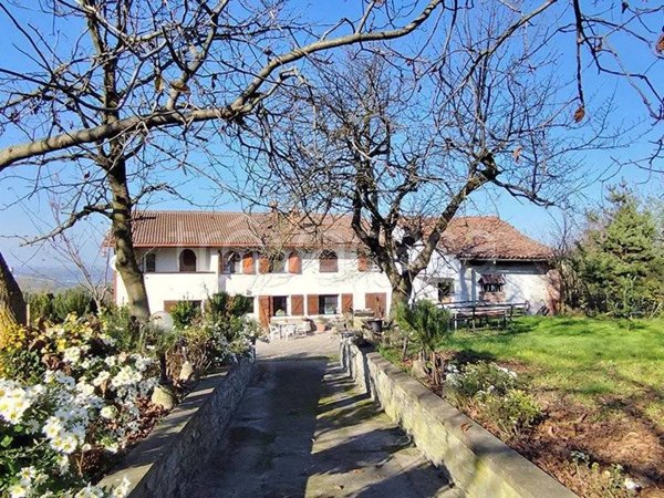casale in vendita a Clavesana in zona Ghigliani