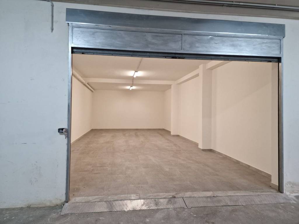 locale commerciale in vendita a Scafati