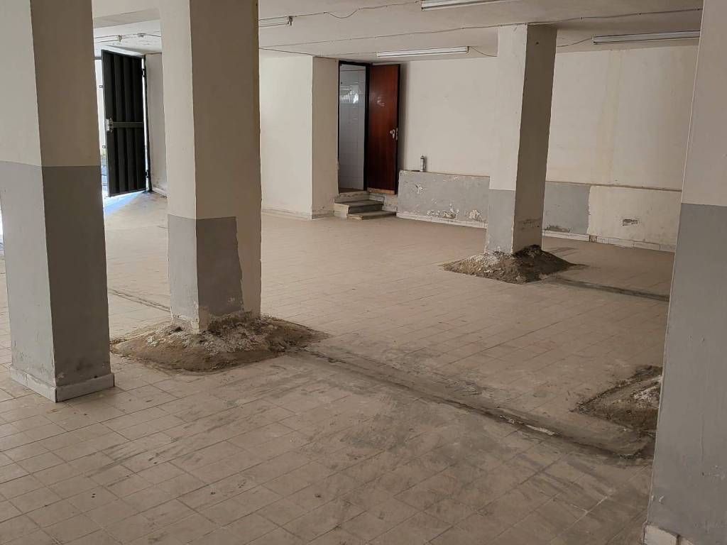 locale commerciale in vendita a Scafati