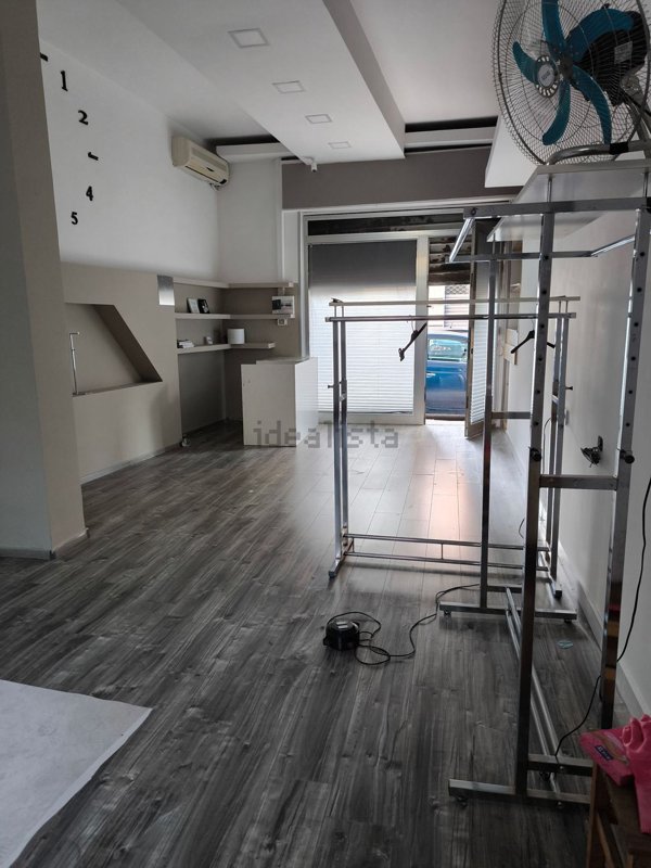 locale commerciale in vendita a Scafati