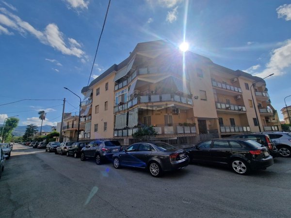 trivano in vendita a Scafati