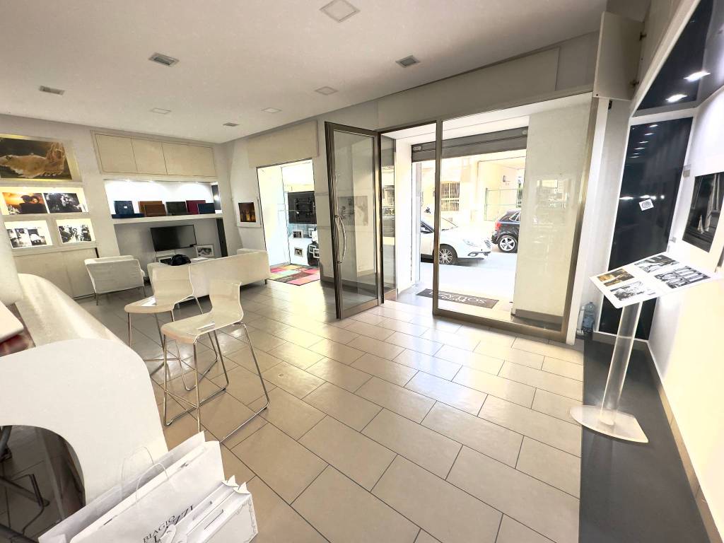negozio in vendita a Scafati in zona Centro Città