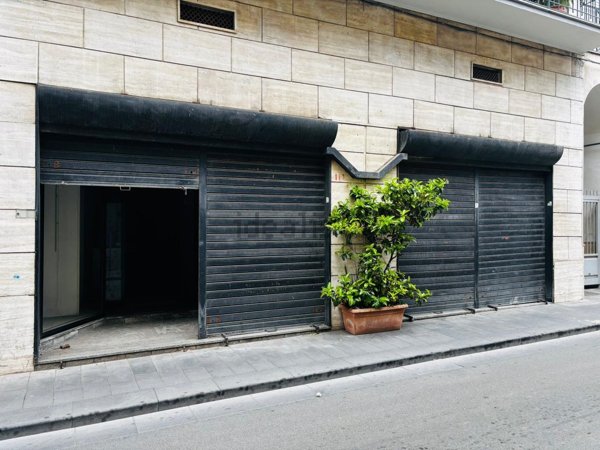 locale commerciale in vendita a Scafati