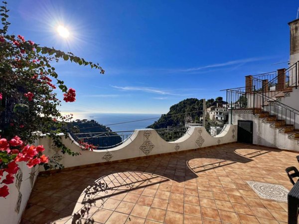 casa indipendente in vendita a Scala