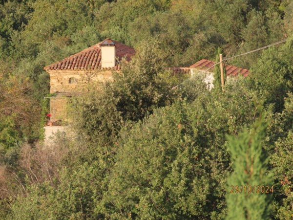casa indipendente in vendita a Serramezzana
