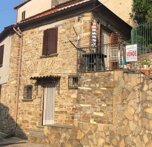 casa indipendente in vendita a Serramezzana
