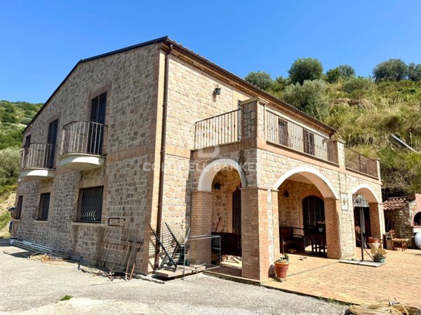 casa indipendente in vendita a Serramezzana