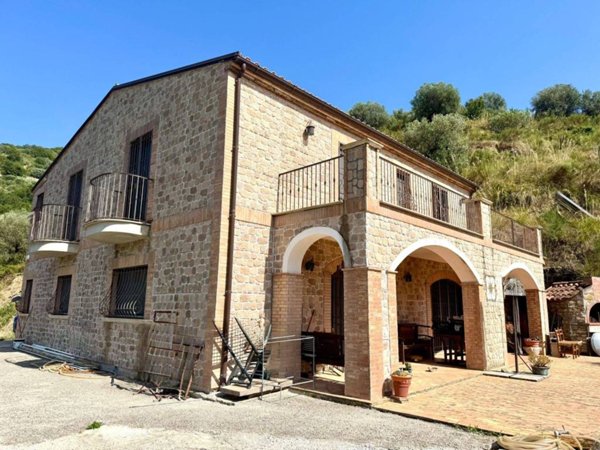 casa indipendente in vendita a Serramezzana