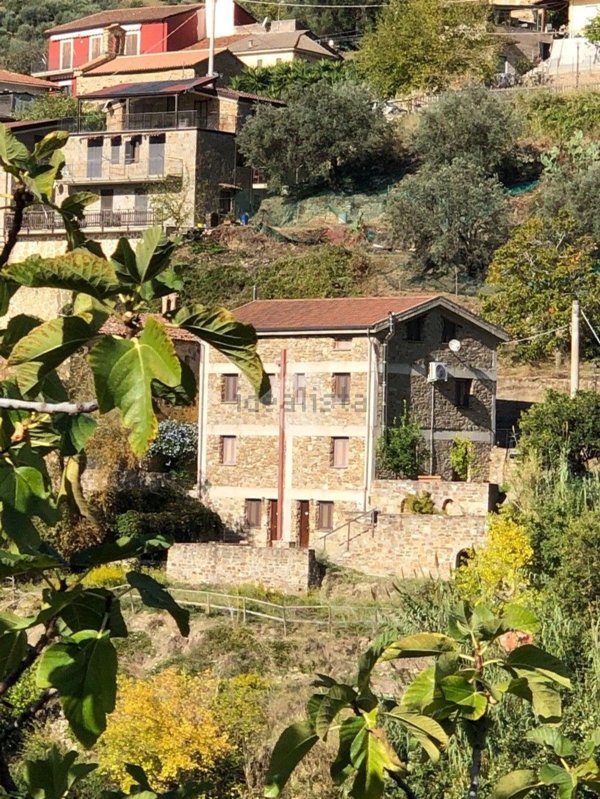 casa indipendente in vendita a Serramezzana