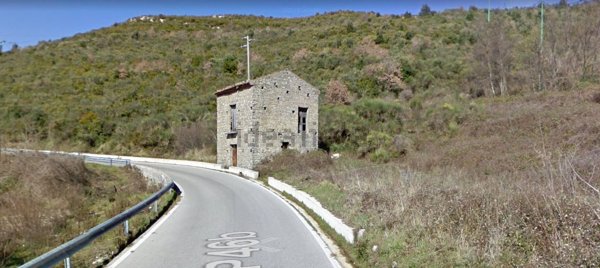 casale in vendita a Serramezzana