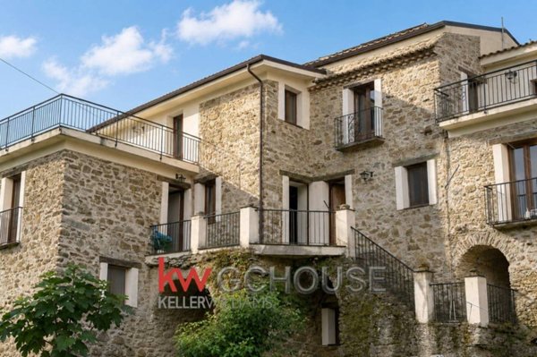 casa indipendente in vendita a Serramezzana