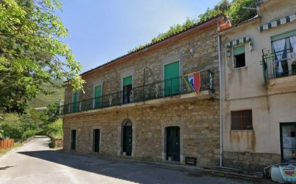casa indipendente in vendita a Serramezzana