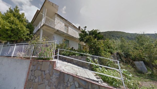 casa indipendente in vendita a Serramezzana