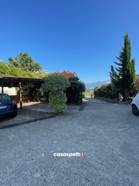 casa indipendente in vendita a Serre
