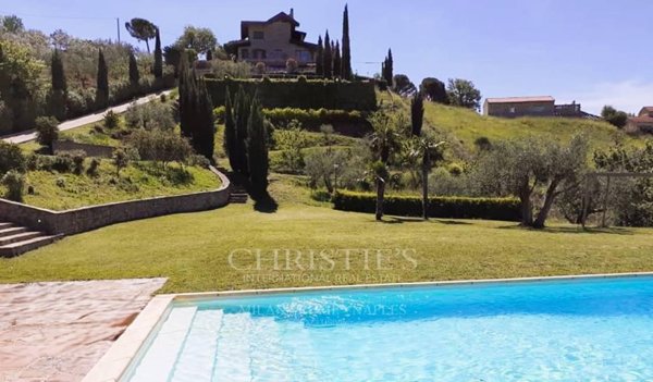 casa indipendente in vendita a Serre