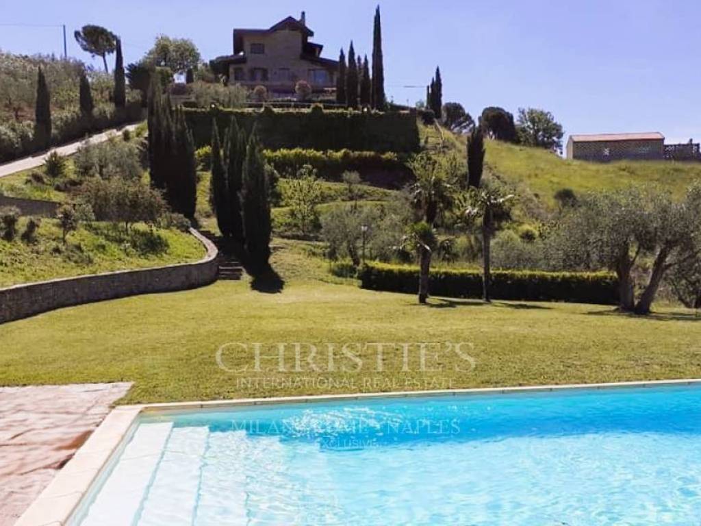 casa indipendente in vendita a Serre