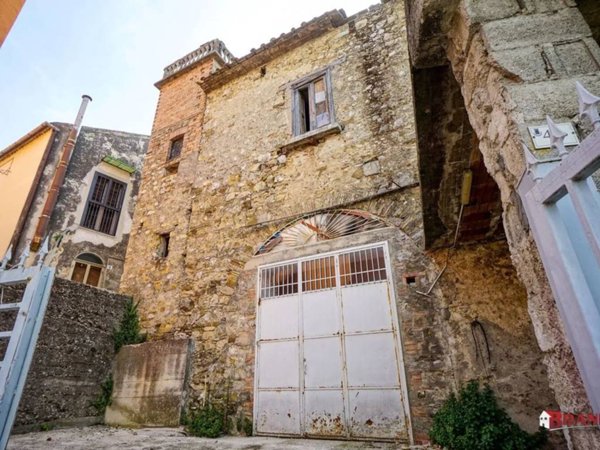 casa indipendente in vendita a Serre
