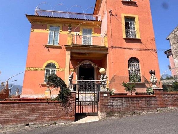 casa indipendente in vendita a Serre