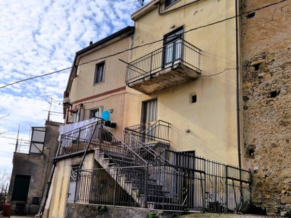 casa indipendente in vendita a Serre