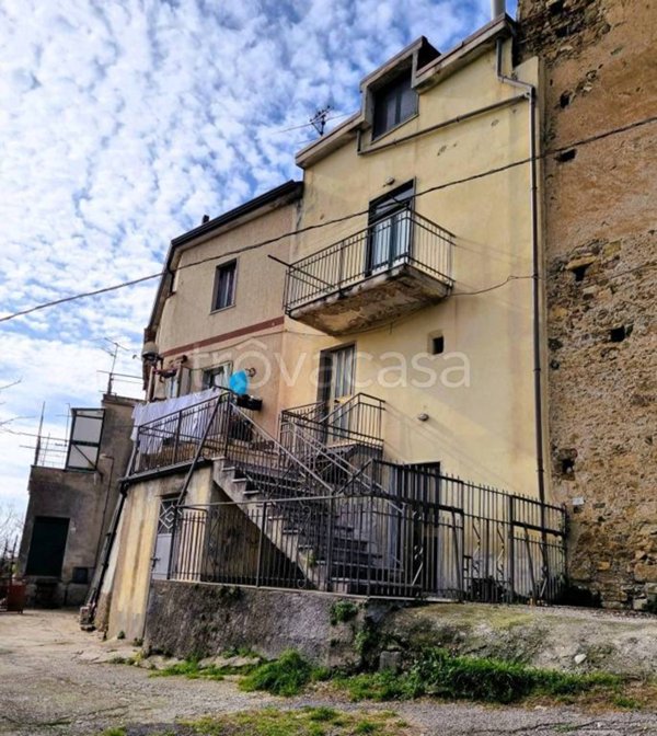 casa indipendente in vendita a Serre