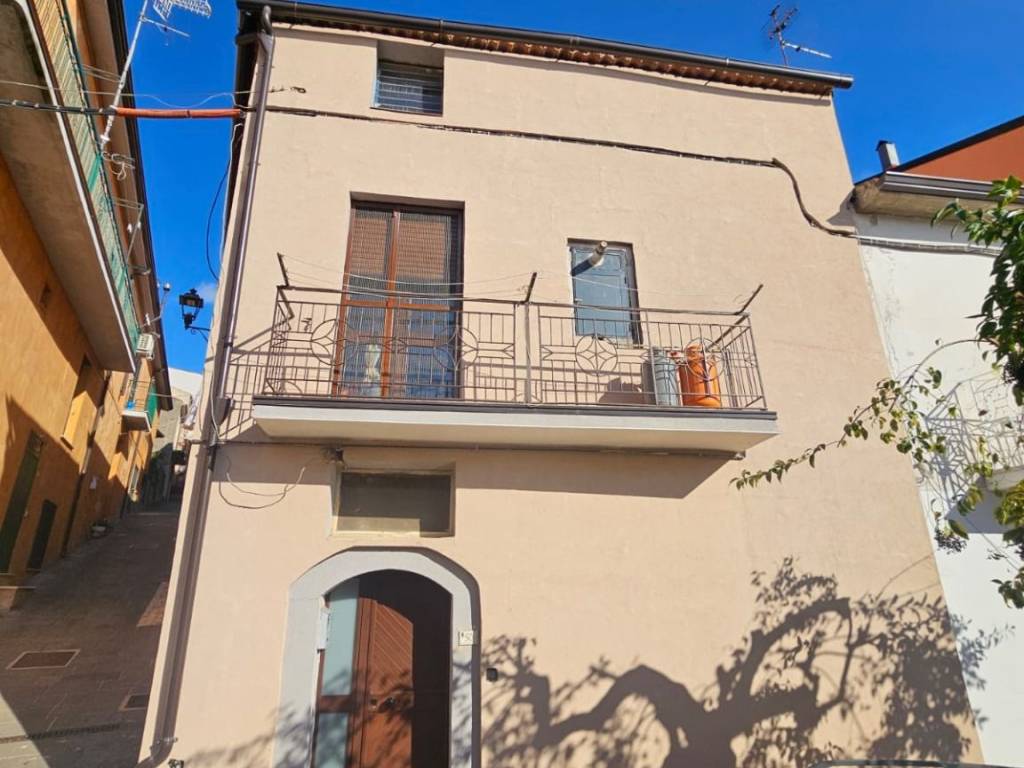 casa indipendente in vendita a Serre