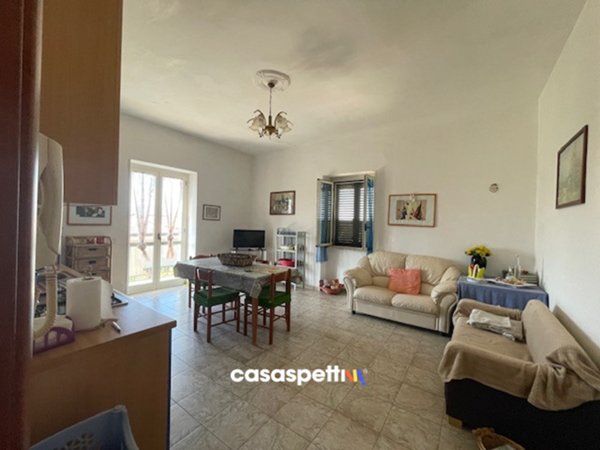 casa indipendente in vendita a Serre