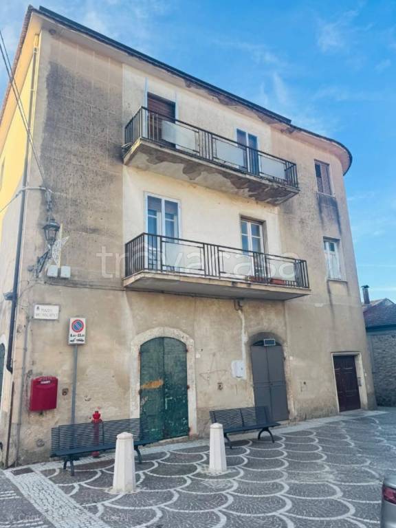 casa indipendente in vendita a Serre
