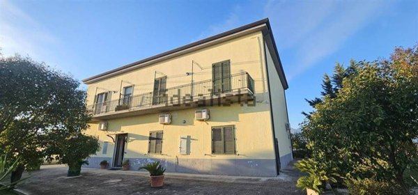 casa indipendente in vendita a Serre in zona Persano