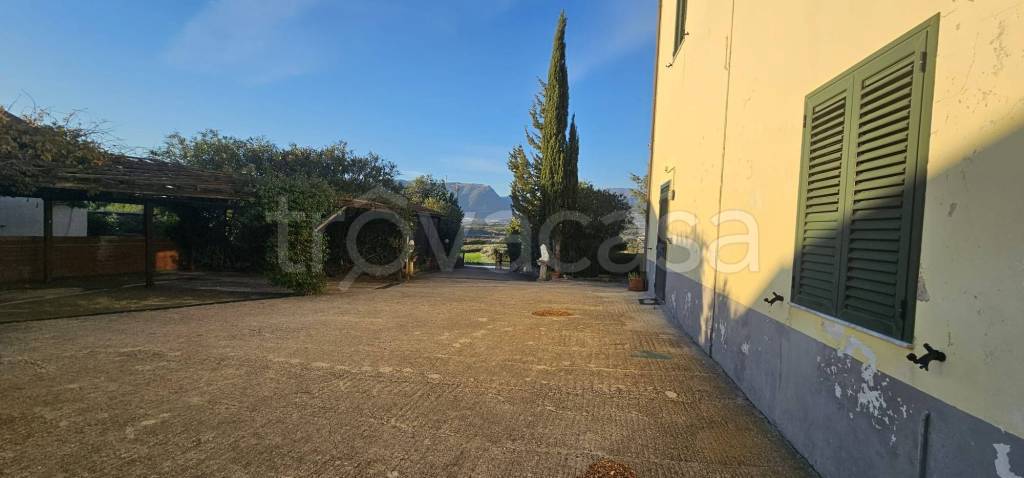 casa indipendente in vendita a Serre in zona Persano